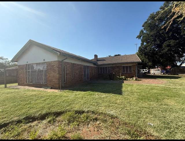 3 BEDROOM HOUSE FOR SALE IN VANDERBIJLPARK CE 2